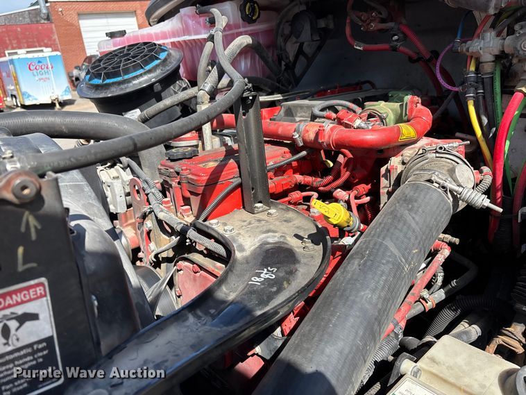 image for item DT0109 2017 Freightliner M2 semi truck