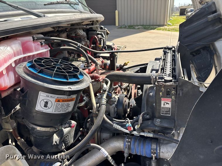 image for item DT0109 2017 Freightliner M2 semi truck