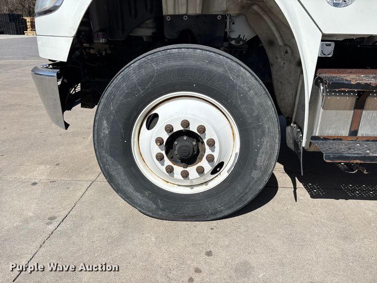 image for item DT0109 2017 Freightliner M2 semi truck