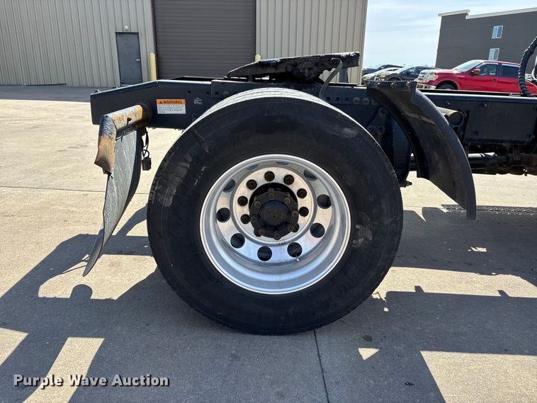 image for item DT0109 2017 Freightliner M2 semi truck