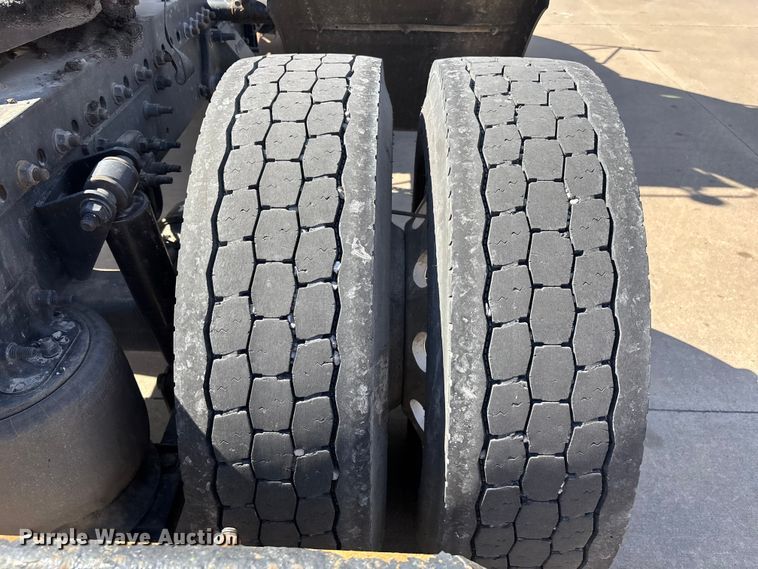 image for item DT0109 2017 Freightliner M2 semi truck