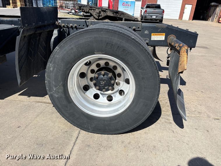 image for item DT0109 2017 Freightliner M2 semi truck