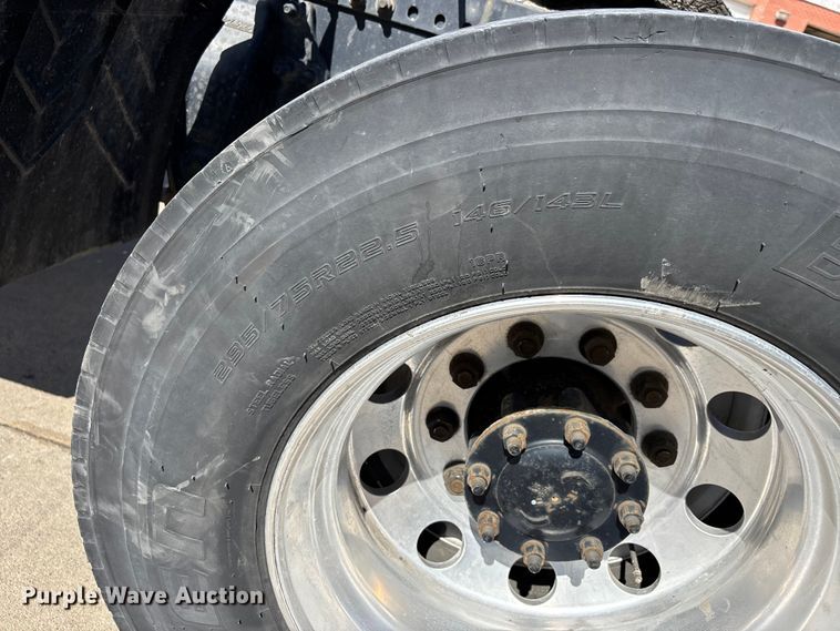 image for item DT0109 2017 Freightliner M2 semi truck