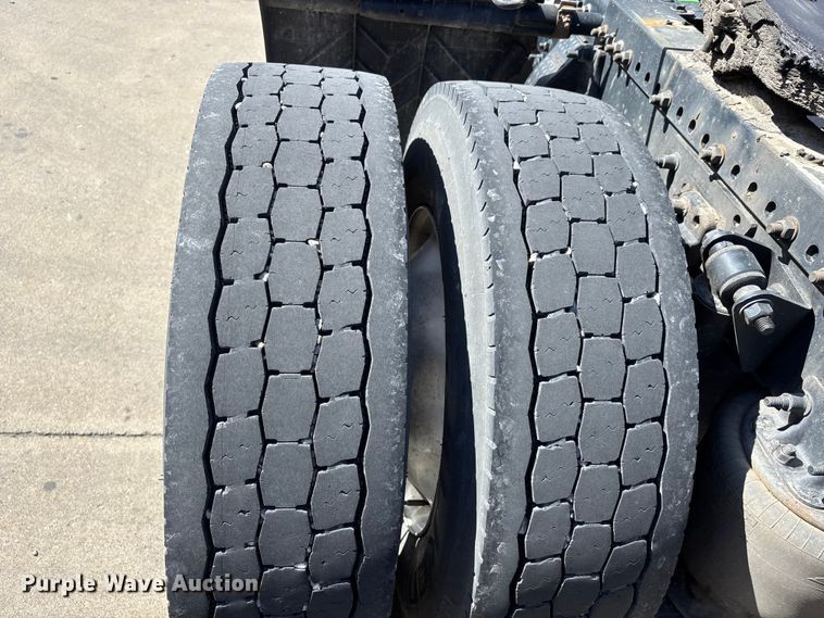 image for item DT0109 2017 Freightliner M2 semi truck