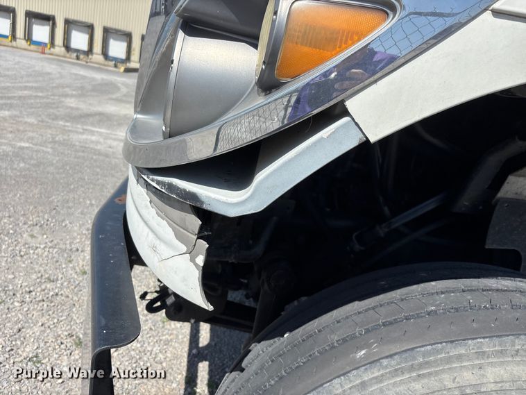 image for item DT0120 2012 International 7500 box truck