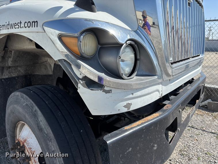 image for item DT0120 2012 International 7500 box truck