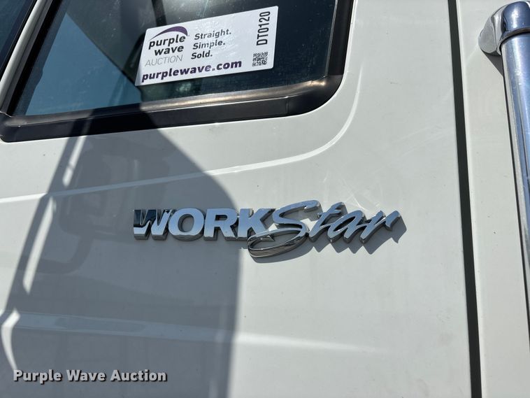 image for item DT0120 2012 International 7500 box truck