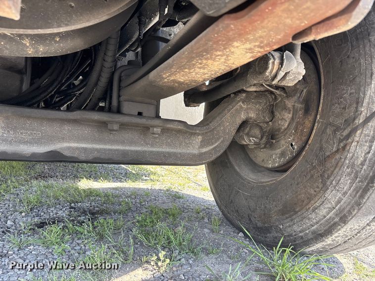 image for item DT0120 2012 International 7500 box truck