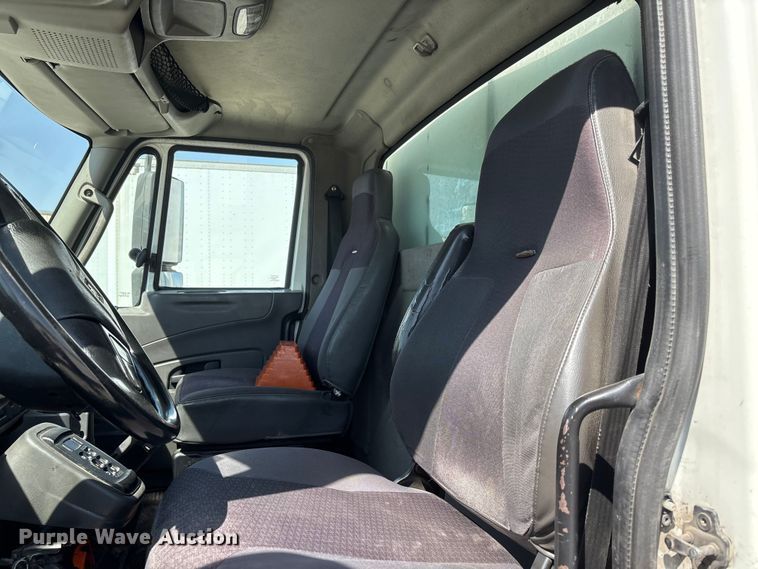 image for item DT0120 2012 International 7500 box truck