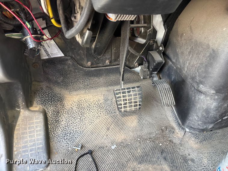 image for item DT0120 2012 International 7500 box truck