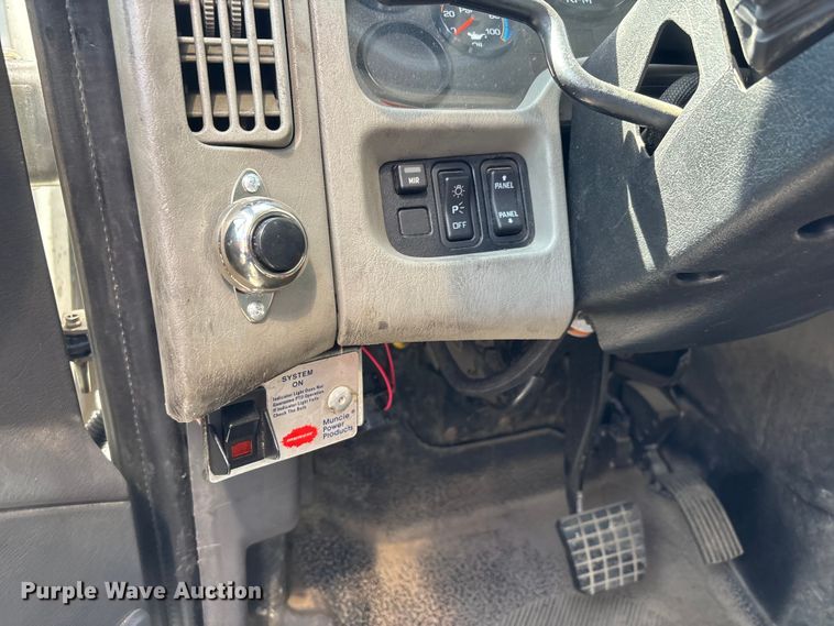 image for item DT0120 2012 International 7500 box truck