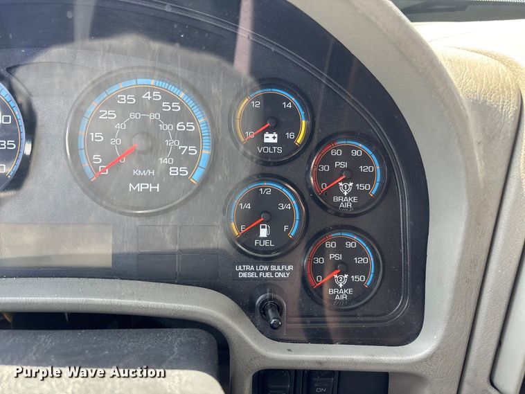 image for item DT0120 2012 International 7500 box truck