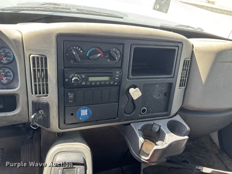 image for item DT0120 2012 International 7500 box truck