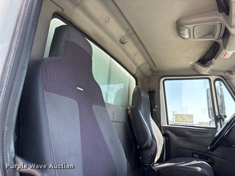 image for item DT0120 2012 International 7500 box truck