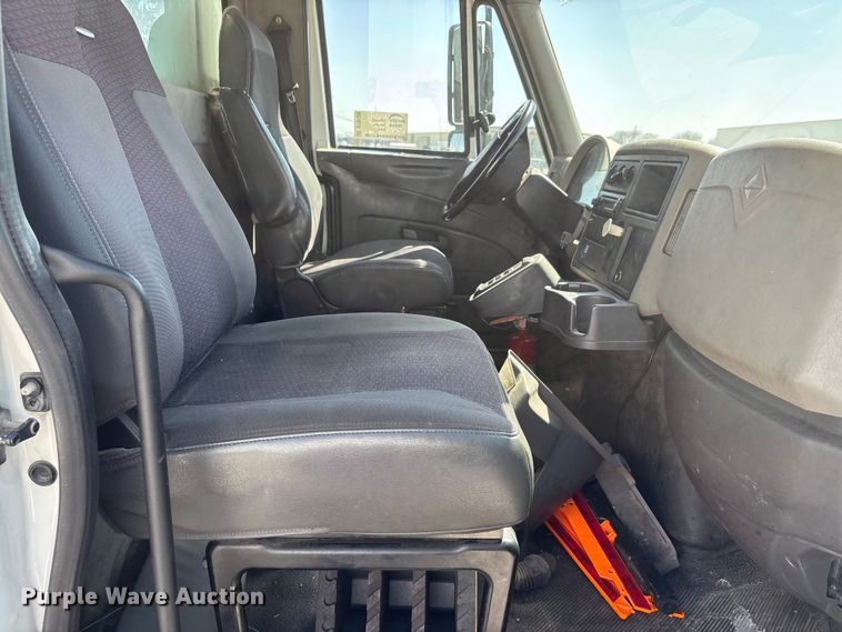 image for item DT0120 2012 International 7500 box truck