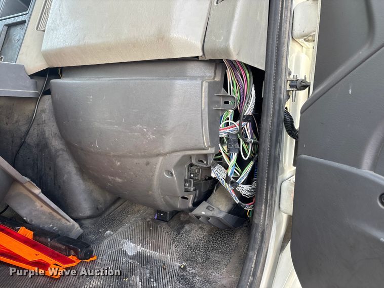 image for item DT0120 2012 International 7500 box truck