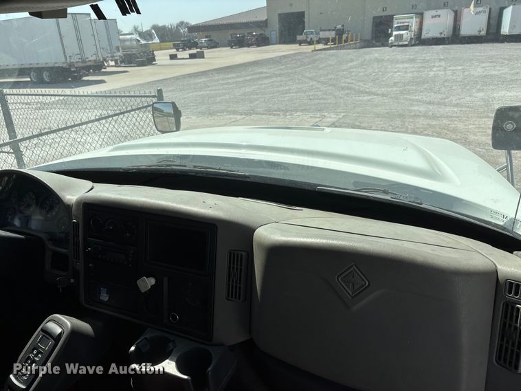 image for item DT0120 2012 International 7500 box truck