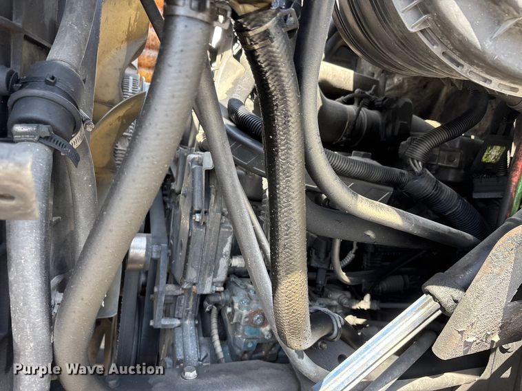 image for item DT0120 2012 International 7500 box truck