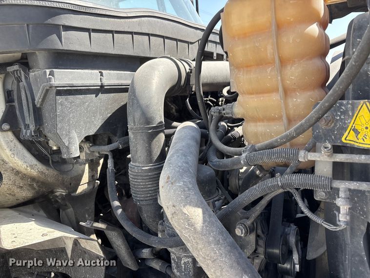 image for item DT0120 2012 International 7500 box truck