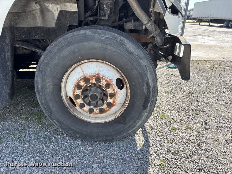 image for item DT0120 2012 International 7500 box truck