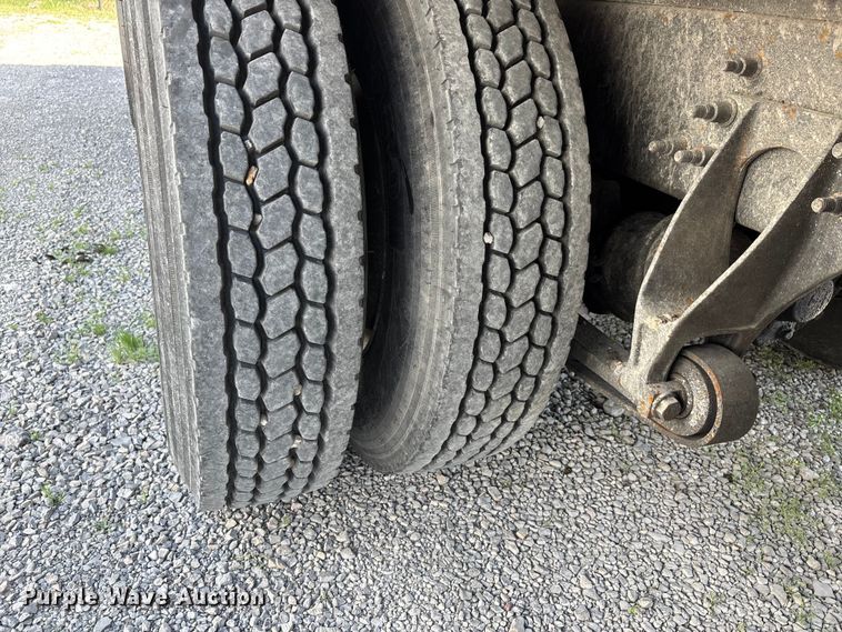 image for item DT0120 2012 International 7500 box truck