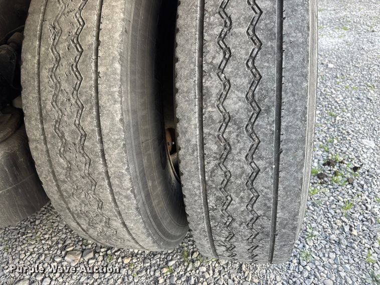 image for item DT0120 2012 International 7500 box truck