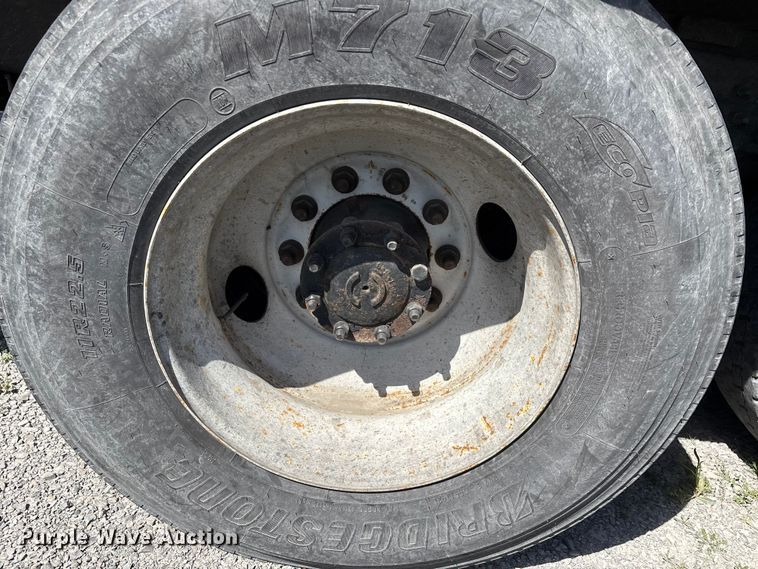 image for item DT0120 2012 International 7500 box truck