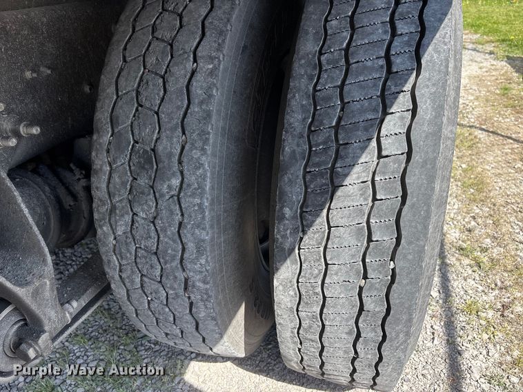 image for item DT0120 2012 International 7500 box truck