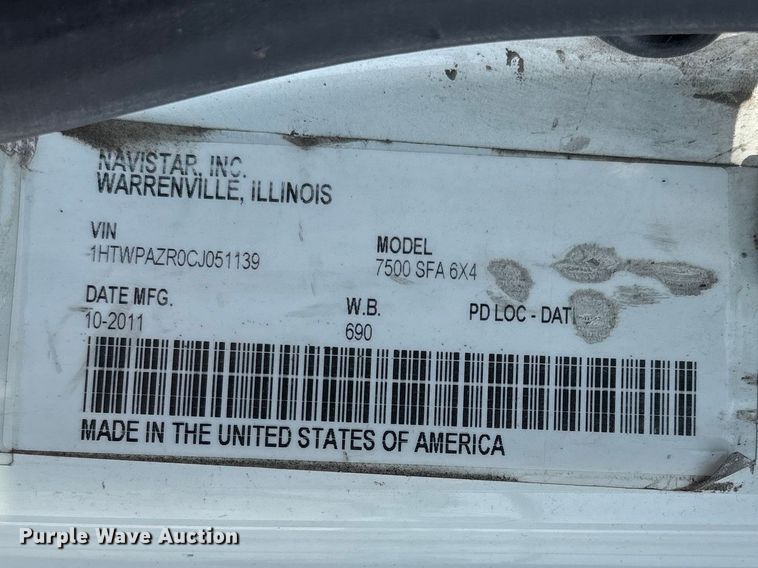 image for item DT0120 2012 International 7500 box truck