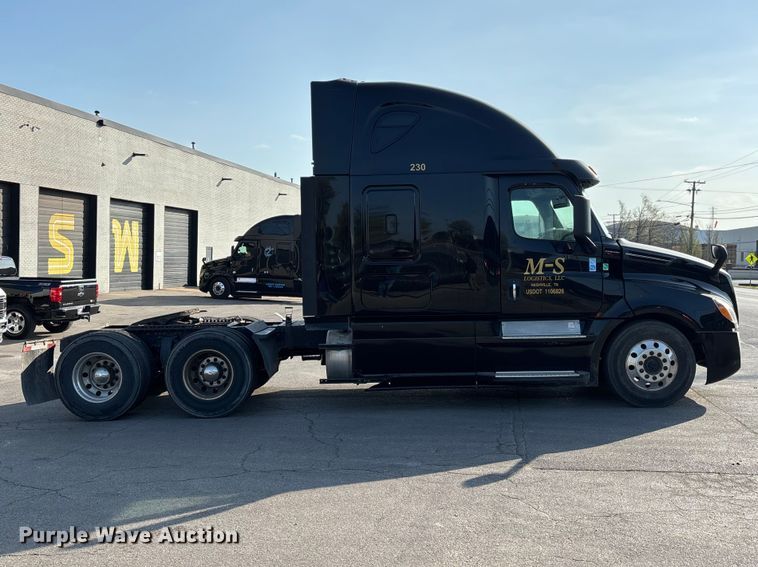 image for item DT0127 2020 Freightliner Cascadia 126 semi truck