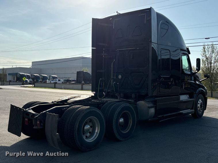 image for item DT0127 2020 Freightliner Cascadia 126 semi truck