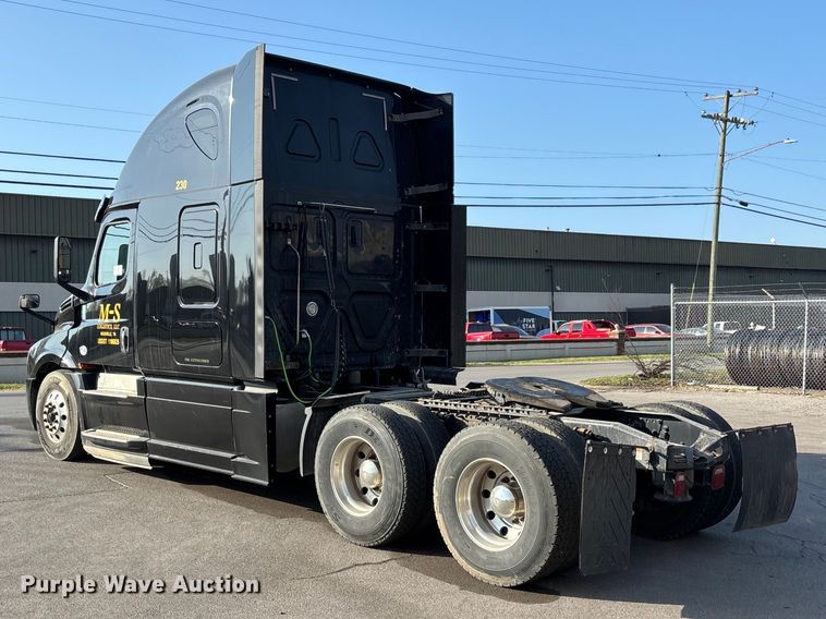 image for item DT0127 2020 Freightliner Cascadia 126 semi truck