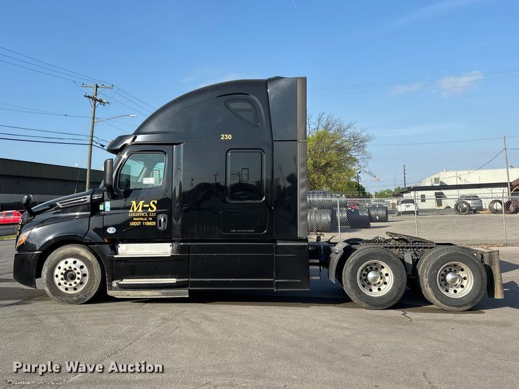 image for item DT0127 2020 Freightliner Cascadia 126 semi truck