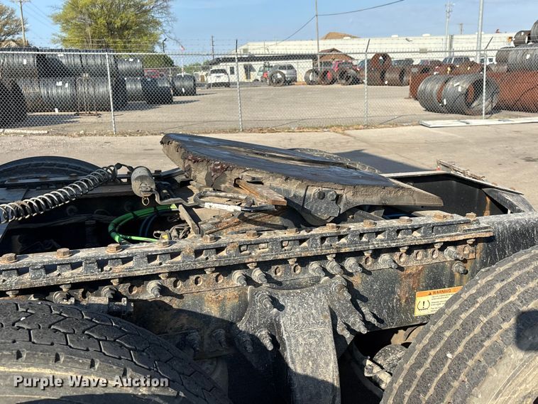 image for item DT0127 2020 Freightliner Cascadia 126 semi truck