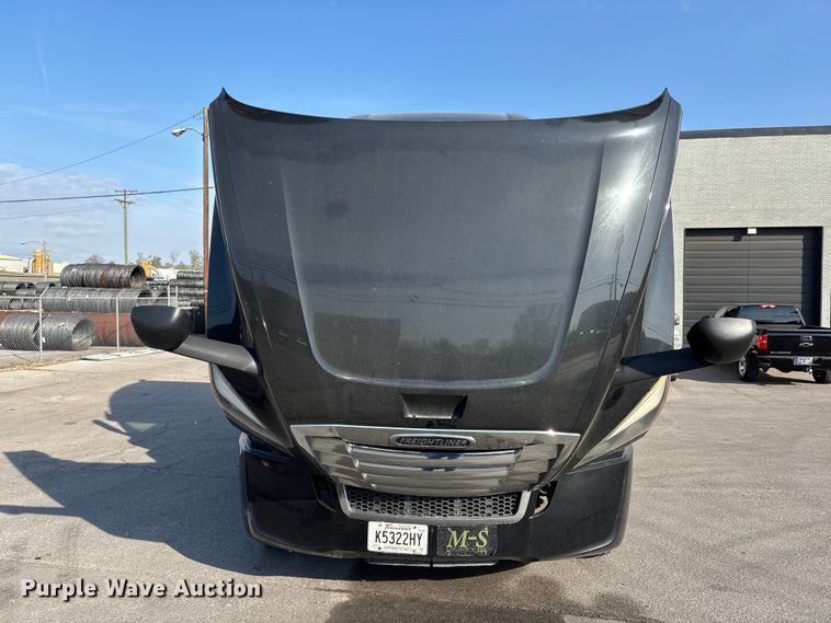 image for item DT0127 2020 Freightliner Cascadia 126 semi truck