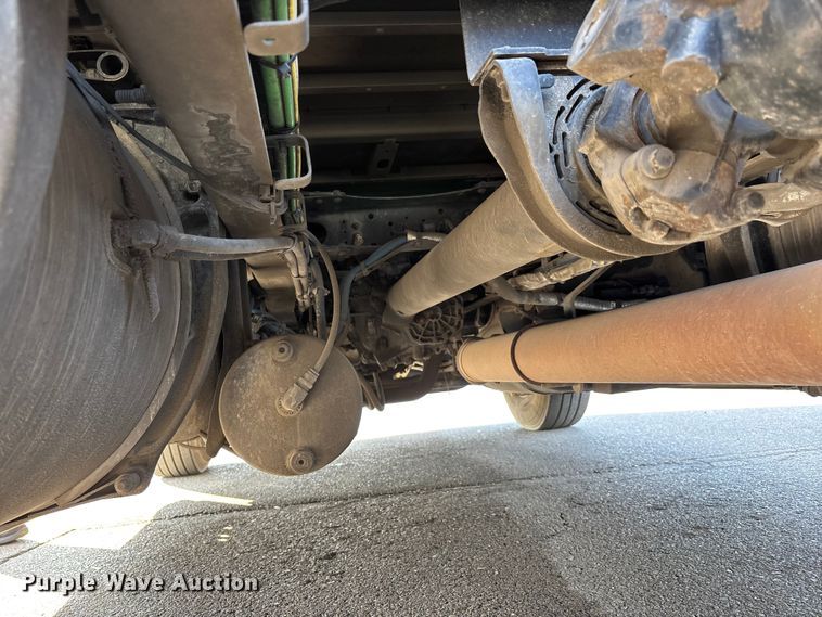 image for item DT0127 2020 Freightliner Cascadia 126 semi truck