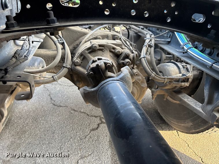 image for item DT0127 2020 Freightliner Cascadia 126 semi truck