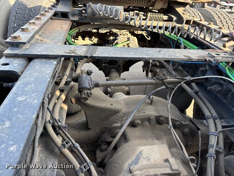 image for item DT0127 2020 Freightliner Cascadia 126 semi truck