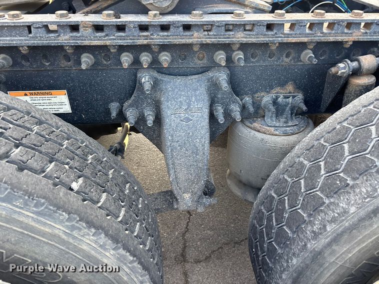 image for item DT0127 2020 Freightliner Cascadia 126 semi truck