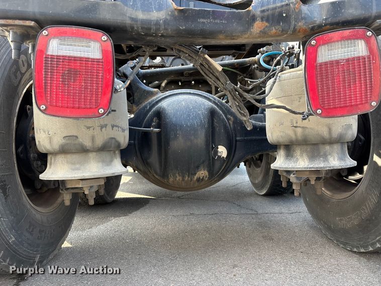 image for item DT0127 2020 Freightliner Cascadia 126 semi truck