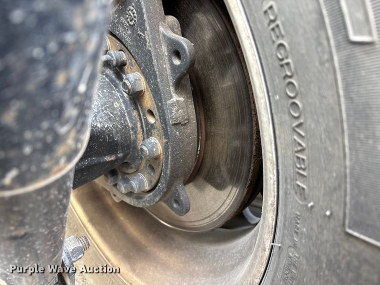 image for item DT0127 2020 Freightliner Cascadia 126 semi truck