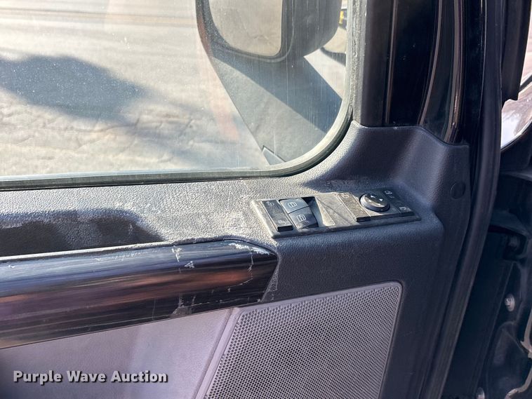 image for item DT0127 2020 Freightliner Cascadia 126 semi truck