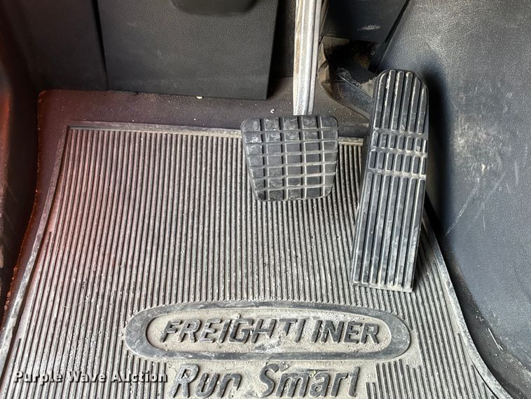 image for item DT0127 2020 Freightliner Cascadia 126 semi truck