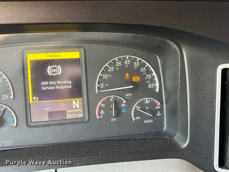 image for item DT0127 2020 Freightliner Cascadia 126 semi truck