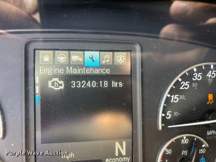 image for item DT0127 2020 Freightliner Cascadia 126 semi truck