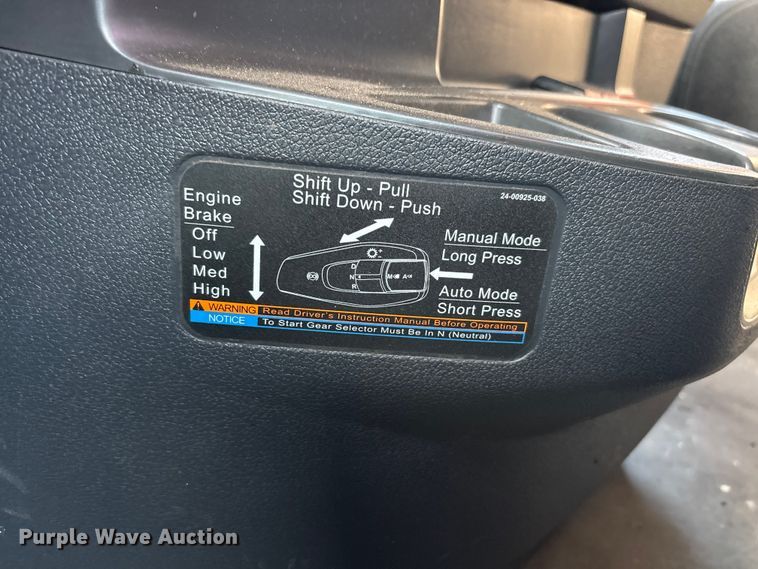 image for item DT0127 2020 Freightliner Cascadia 126 semi truck