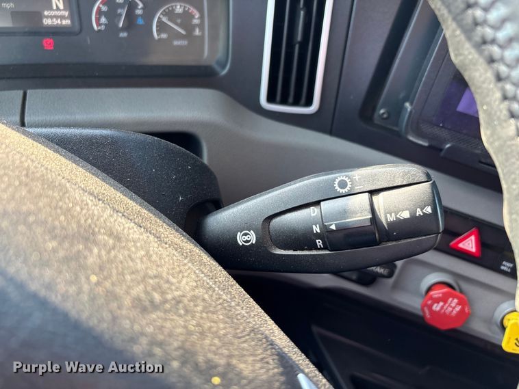 image for item DT0127 2020 Freightliner Cascadia 126 semi truck