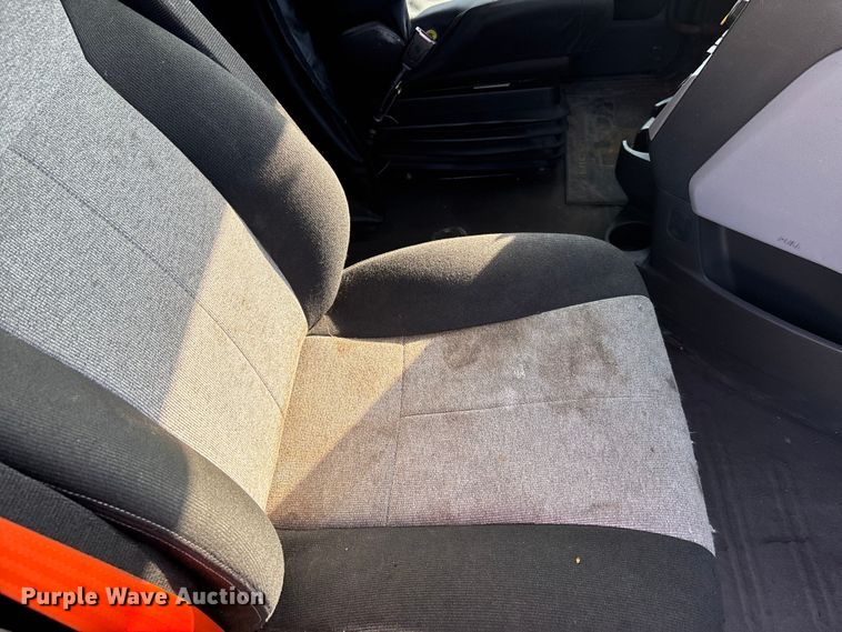 image for item DT0127 2020 Freightliner Cascadia 126 semi truck