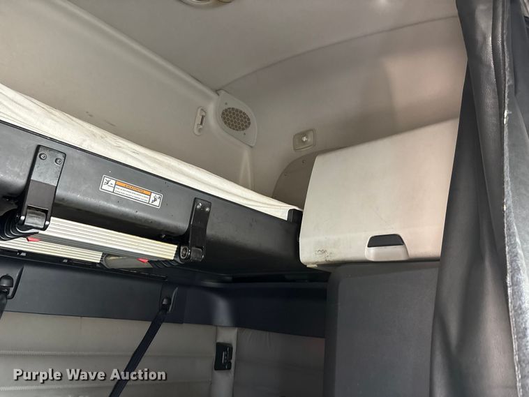 image for item DT0127 2020 Freightliner Cascadia 126 semi truck