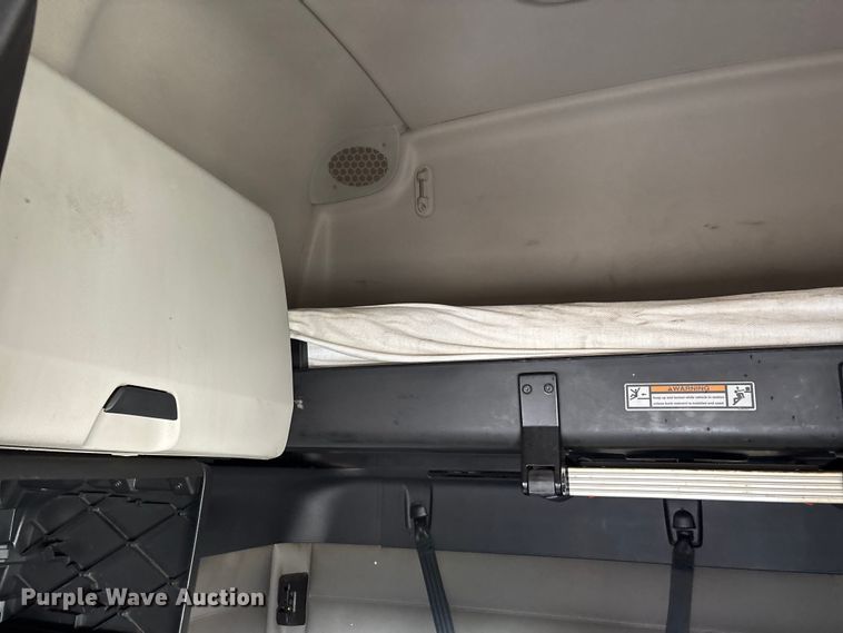 image for item DT0127 2020 Freightliner Cascadia 126 semi truck